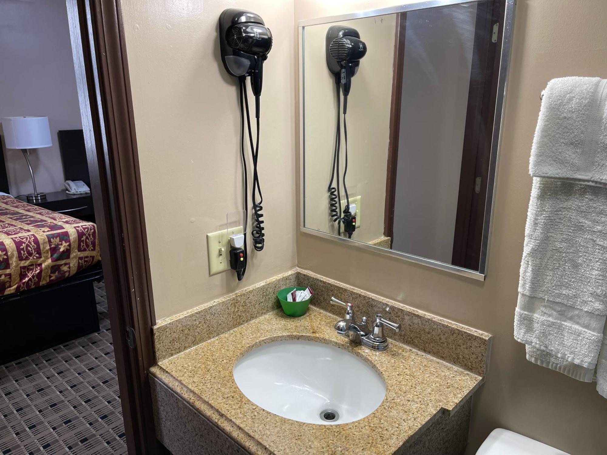אשטבולה Economy Inn & Suites מראה חיצוני תמונה